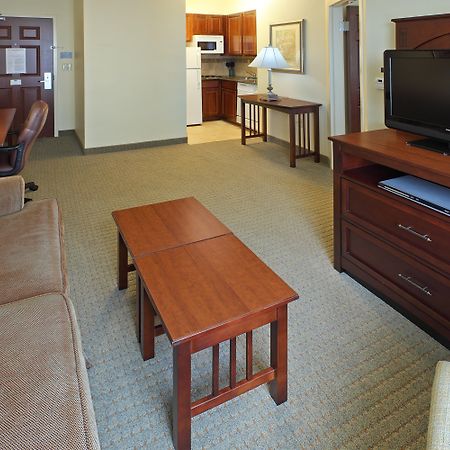 ホテル ステイブリッジ スイーツ ホット スプリングス Lake Hamilton 部屋 写真